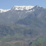 دره بدخشان که سنگ های معدنی ان از دوره باستان شهرت فراوان داشت میان بلندی های پامیر و کوه های هند وکش قرار دارد کوه های شمال افغانستان از بلندی های پامیر