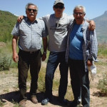 من و دوست همسفرم همراه راننده قرقیزمان.