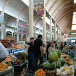 در ماه خردادب این بازار پر از میوه های قرمز است. گیلاس ،آلبالو، توت فرنگی و انواع توت 1بازار میوه بخارا.در ماه خردادب این بازار پر از میوه های قرمز است. گیلاس ،آلبالو، توت فرنگی و انواع توت