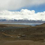 دریاچه قره کل ، بلند ترین دریاچه جهان .در تابستان یهخ ها قطور در کنار دریاچه