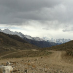 در حال حاضر جاده ای از شهر اوش در قرقیزستان ، پامیر را به دره بدخشان متصل میکند.قرار است که چین جاده ای از ترکستان چین به مرغاب بسازد