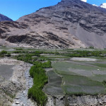 دره بدخشان در جنوب میان کوه های بلند پامیر و افانستان قرار گرفته است