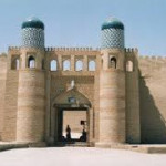 دروازه حصار خیوه ، جایی که چندین مدرسه مهم در دوره سامانیان در آن فعالیت داشت