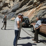 در دره بدخشان.شتشو ماشین در زیر آبشار در دره بدخشان