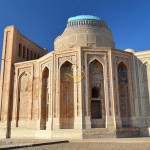 اورگانج در 35 کیلومتری خیوه قرار دارد ، ناحیه زادگاه خوارزمی و بیرونی