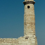 فانوس دریای شهر تاریخی "رتیمنون" در ساحل شما لی جزیره