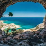 غار های مشرف به دریای مدیترانه